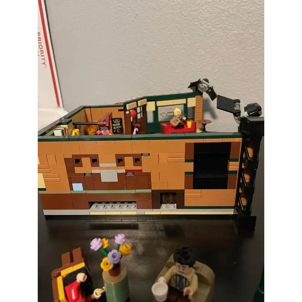 LEGO Ideas Central Perk 21319 Friends TV Series Set Minifigs Display READ DESC